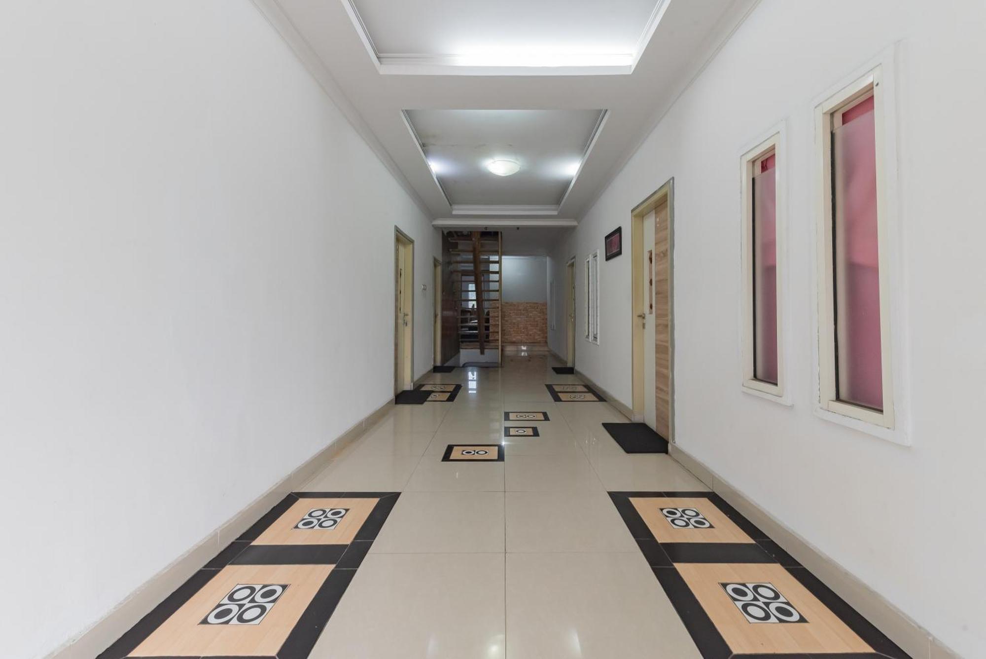 Urbanview Hotel Anggrek Puncak By Reddoorz Cianjur Exterior photo